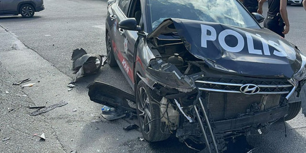 Şüpheliyi kovalayan polis bir araca çarptı: 2 yaralı