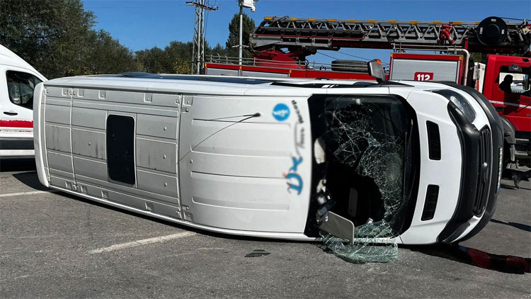 Iğdır'da feci kaza: Otomobil öğrenci servisine çarptı, 10 yaralı
