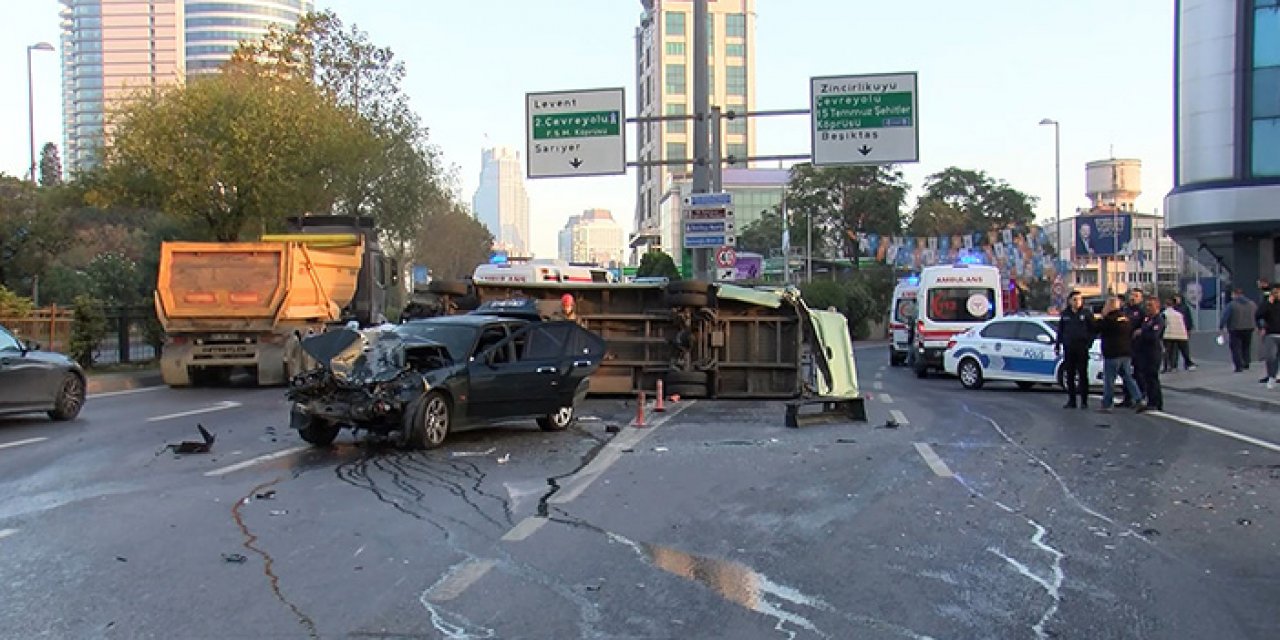 Kontrolünü kaybetti minibüse çarptı: 4 yaralı