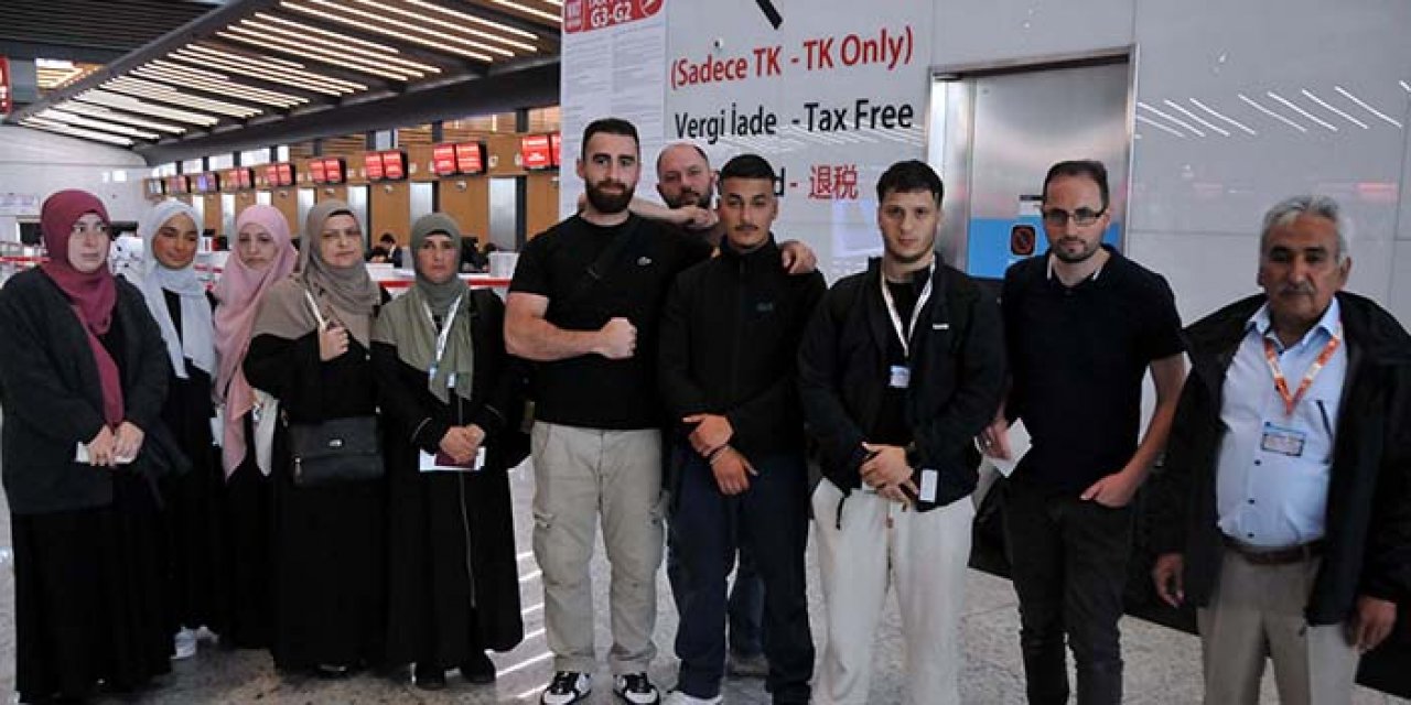 Dehşet anlarını yaşayan Türk kafilesi anlattı: "Havada barut kokusu yerde bombalar..."