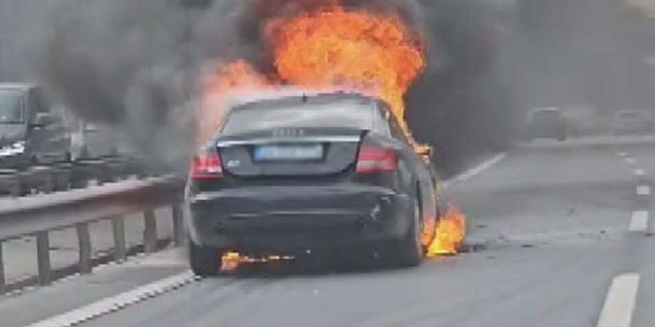 Seyir halindeki lüks otomobil alev aldı