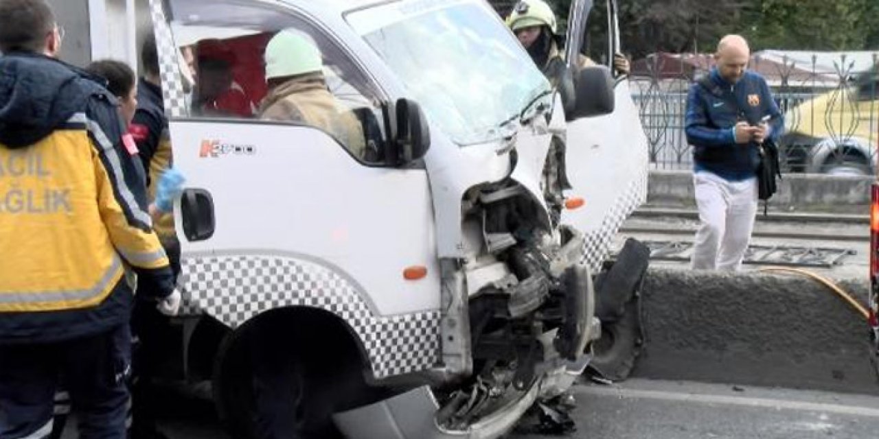 Kamyonet belediye aracına çarptı: 1 yaralı