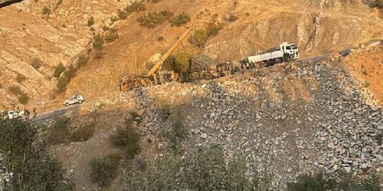 Şırnak’ta askeri TIR devrildi: 2 asker yaralı