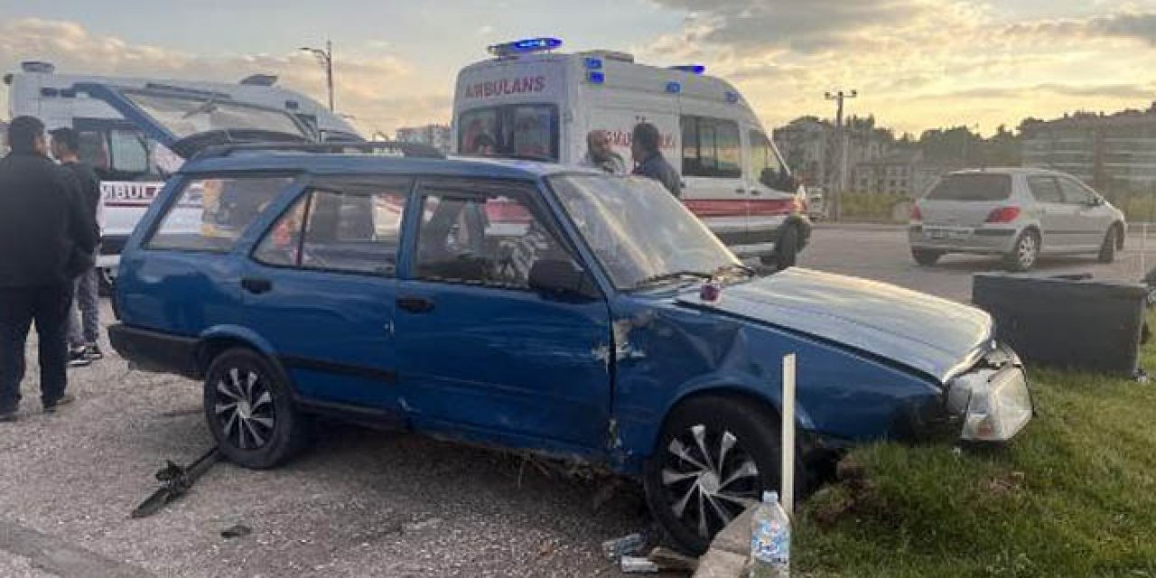 Sivas'ta iki otomobilin çarpıştığı kazada 5 kişi yaralandı