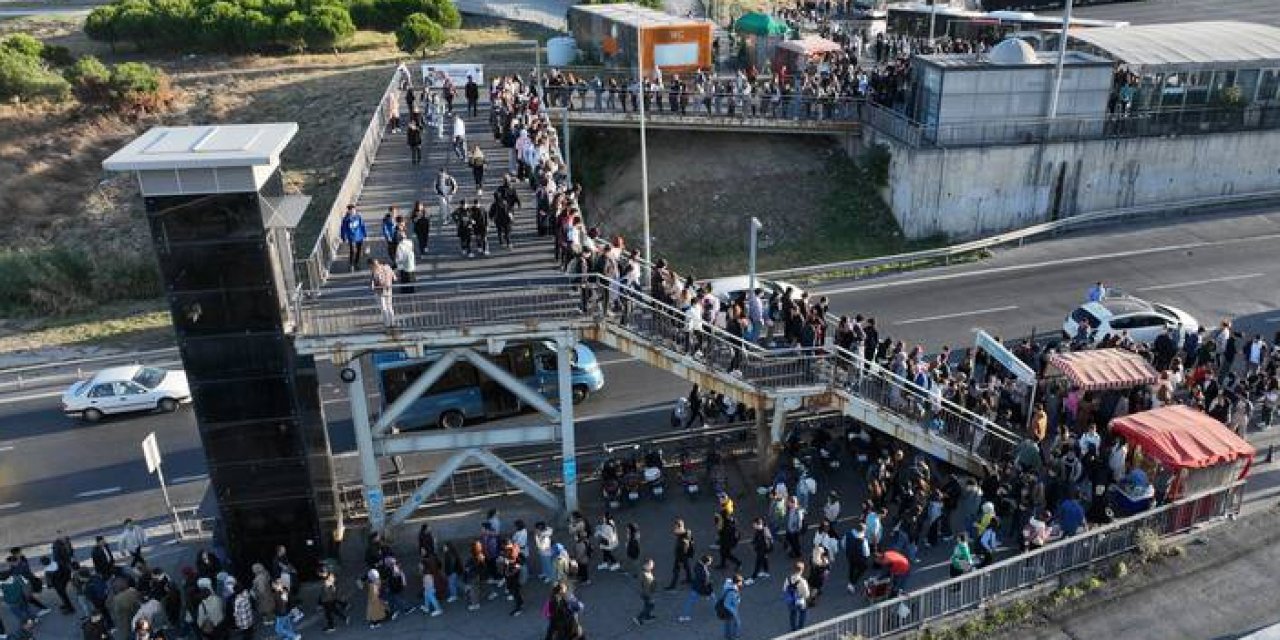 İstanbul'da üniversite öğrencilerinin otobüs çilesi