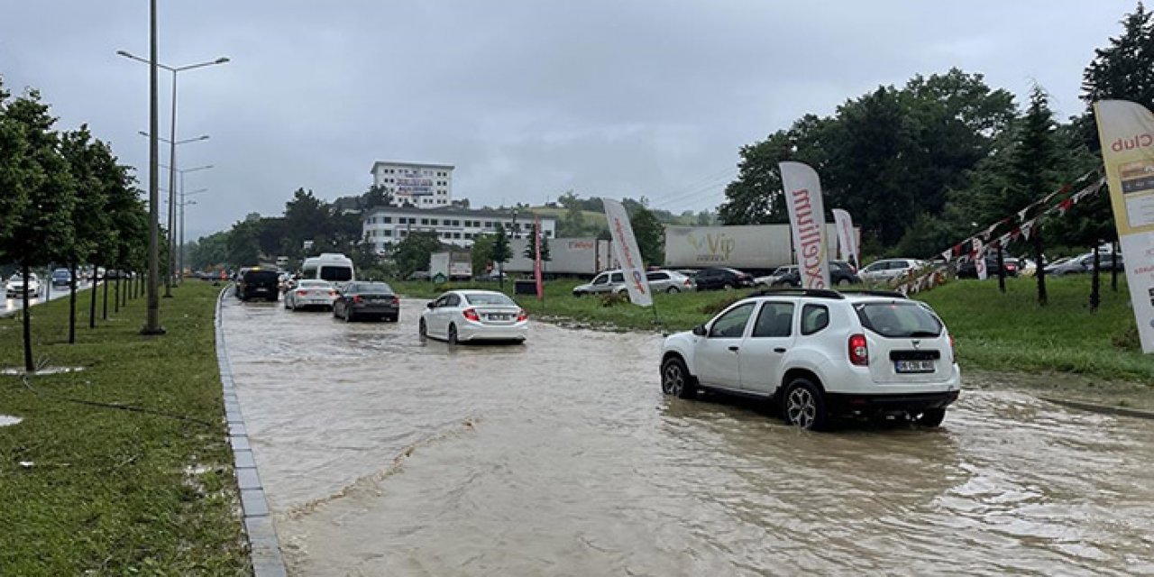 Samsun’da sağanak yağış etkili oldu