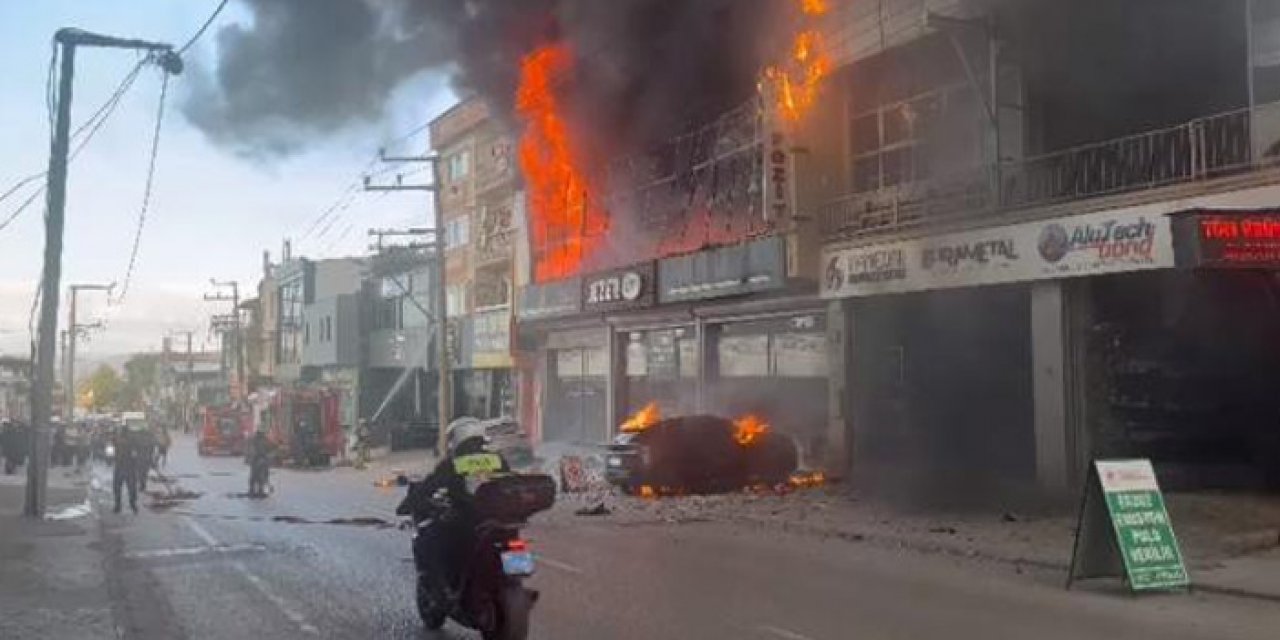 Mobilya atölyesinde çıkan yangın; otomobile ve iş yerine sıçradı