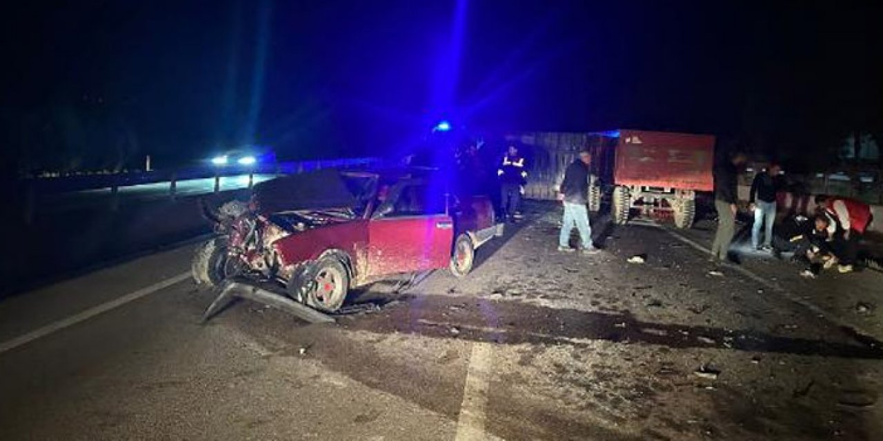 Balıkesir’de otomobil ile traktör çarpıştı: 3 yaralı