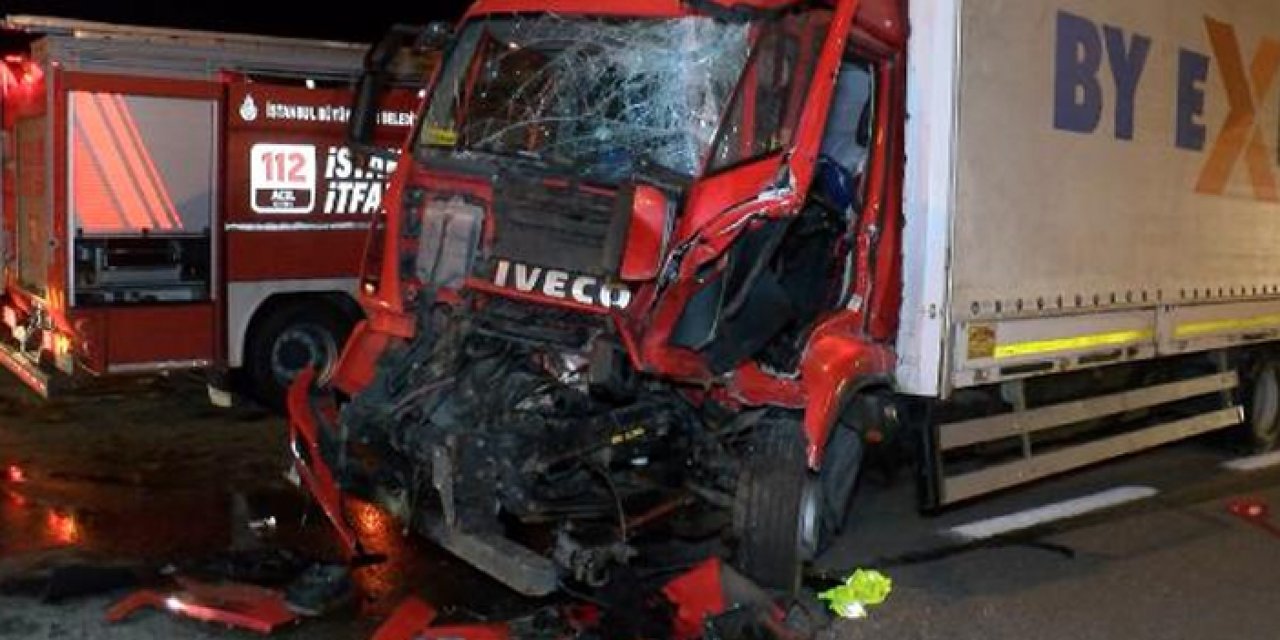 Alkollü sürücü önce bariyerlere sonra TIR'a çarptı