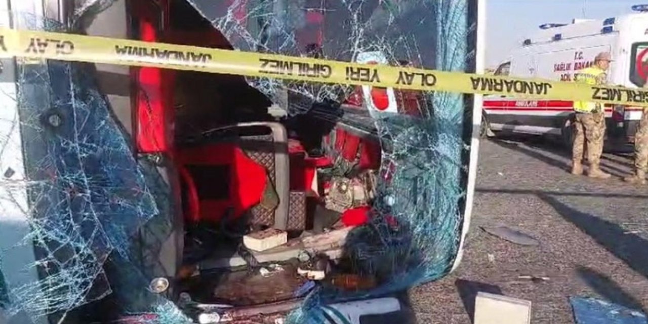 Yolcu otobüsü devrildi: 2 ölü 25 yaralı