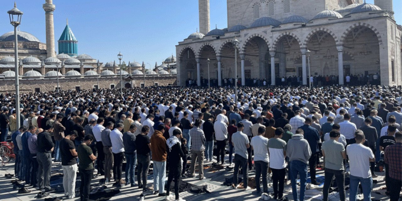 Filistin'de vefat edenler için gıyabi cenaze namazı kılındı