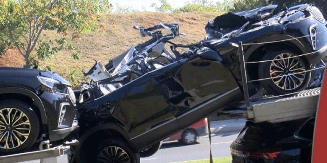 TIR kaza yaptı: TOGG'lar ağır hasar aldı