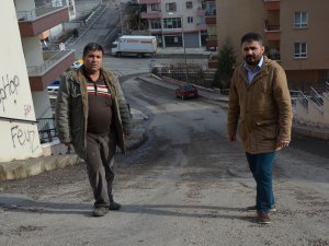 Kutlu mahallesi sakinleri bu yolun trafiğe kapatılmasını istiyor 