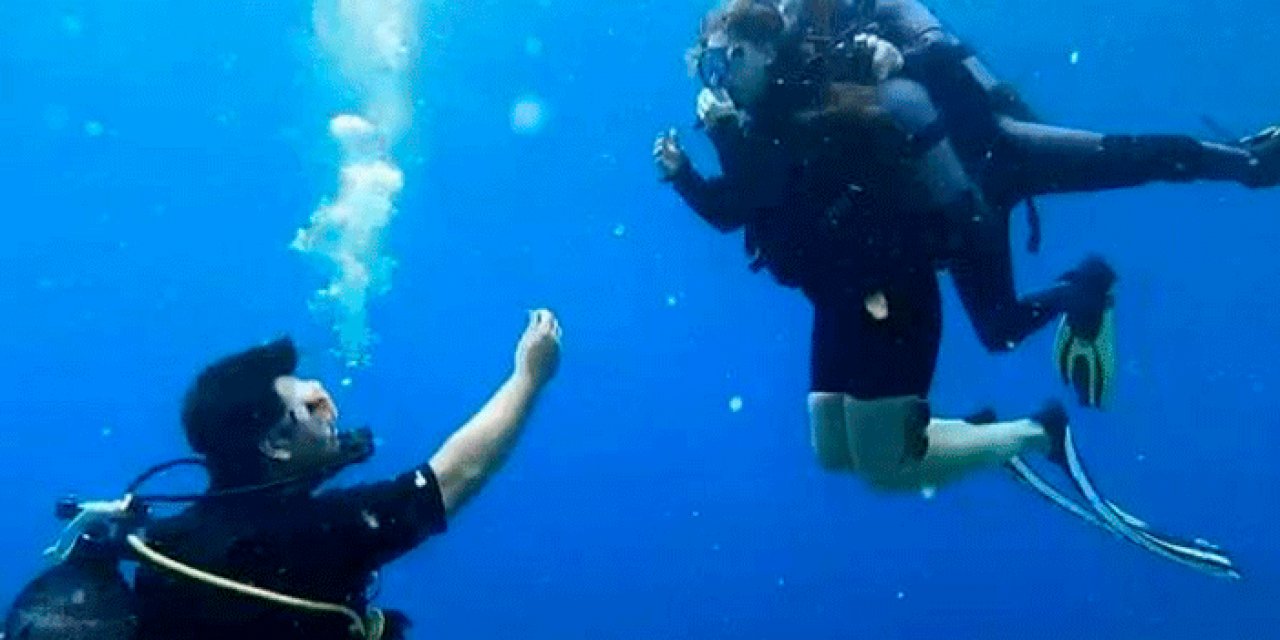 Su altında evlilik teklifi