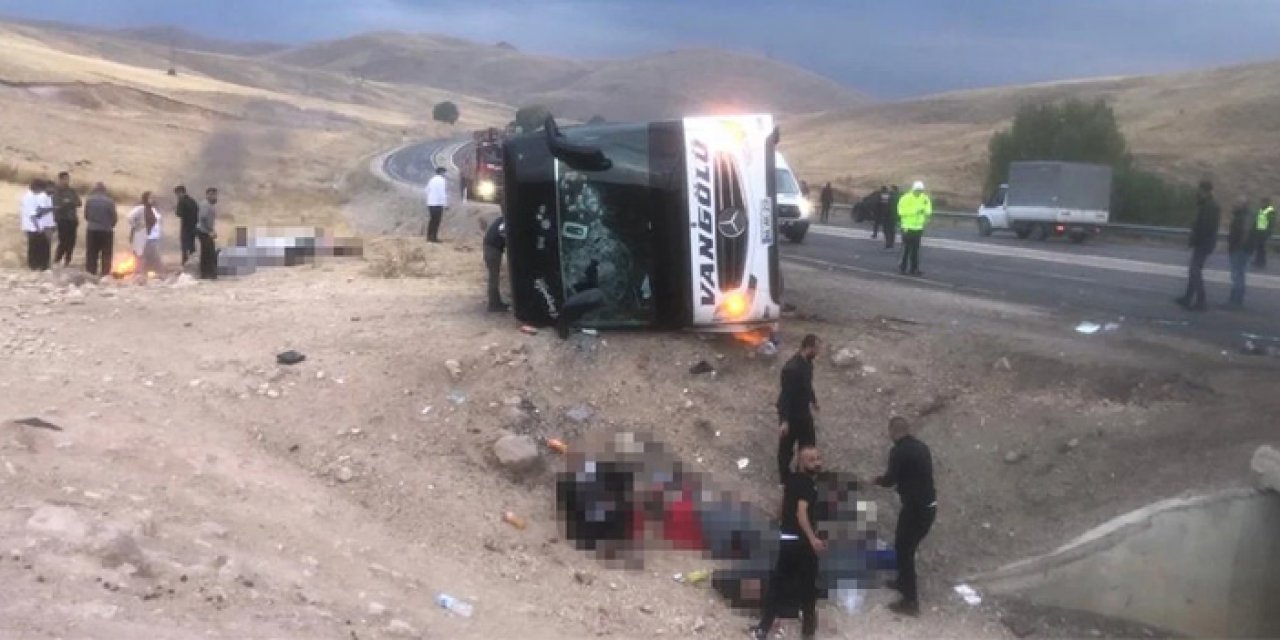 Yolcu otobüsü devrildi: 7 ölü 40 yaralı