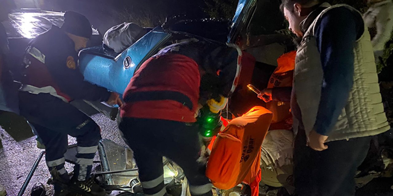 Otomobil ile kamyonet çarpıştı: 1’i çocuk 5 ölü 1 yaralı