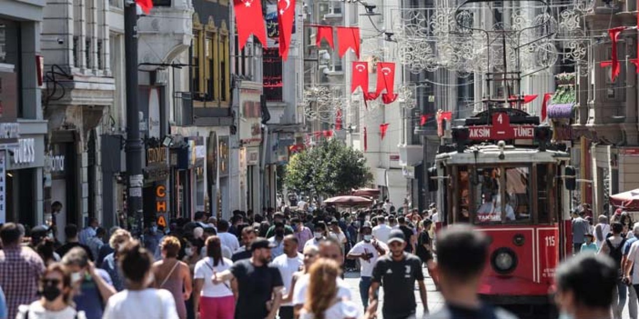 Çok uluslu bir kimliğe bürünüyoruz: Türk mü Türkiyeli mi tartışması sürüyor