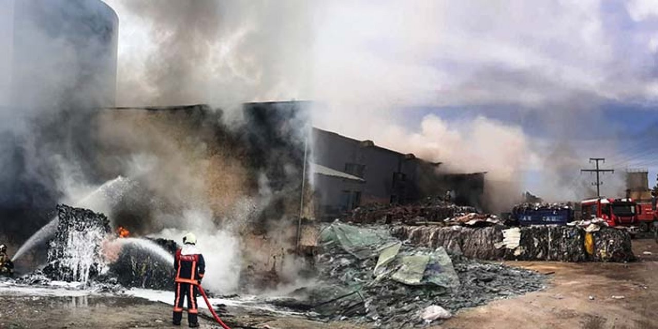 Ankara'nın Akyurt ilçesinde bulunan geri dönüşüm fabrikasında yangın!