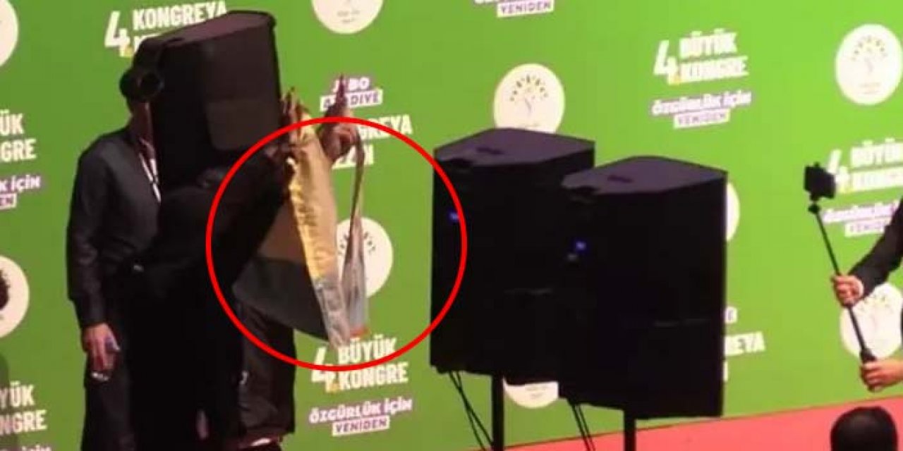 Yeşiller ve Sol Gelecek Partisi’nin kongresinde rezil görüntüler! Terör örgütü elebaşının posterini açtılar