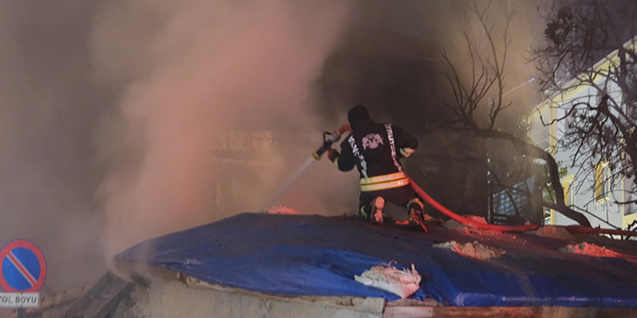 Konya'da yangın çıkan evde ambar kullanılmaz hale geldi