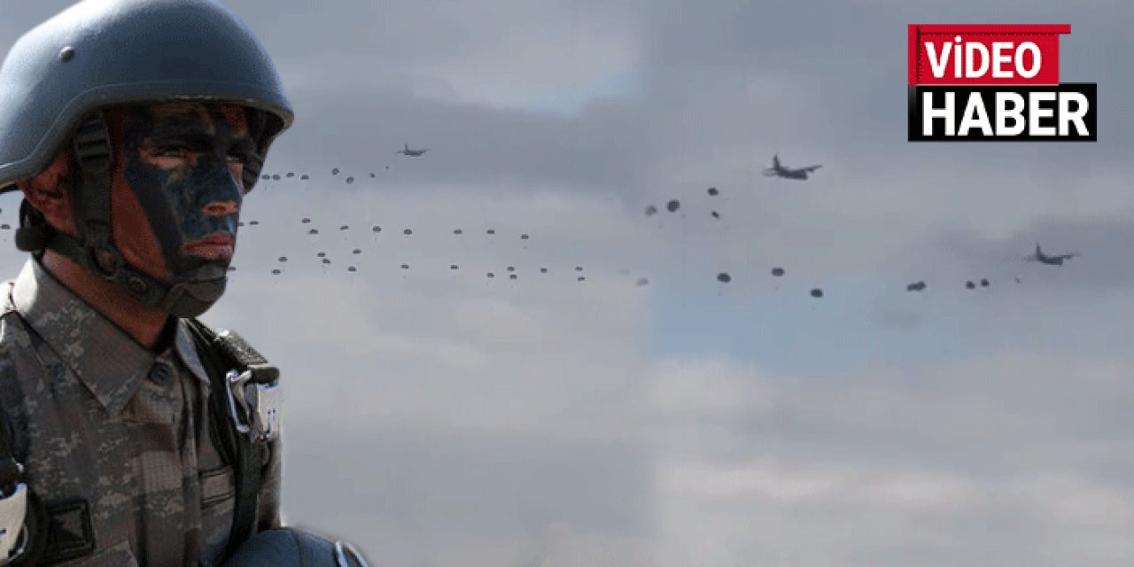 Komandolardan gövde gösterisi: Uçaklardan böyle atladılar