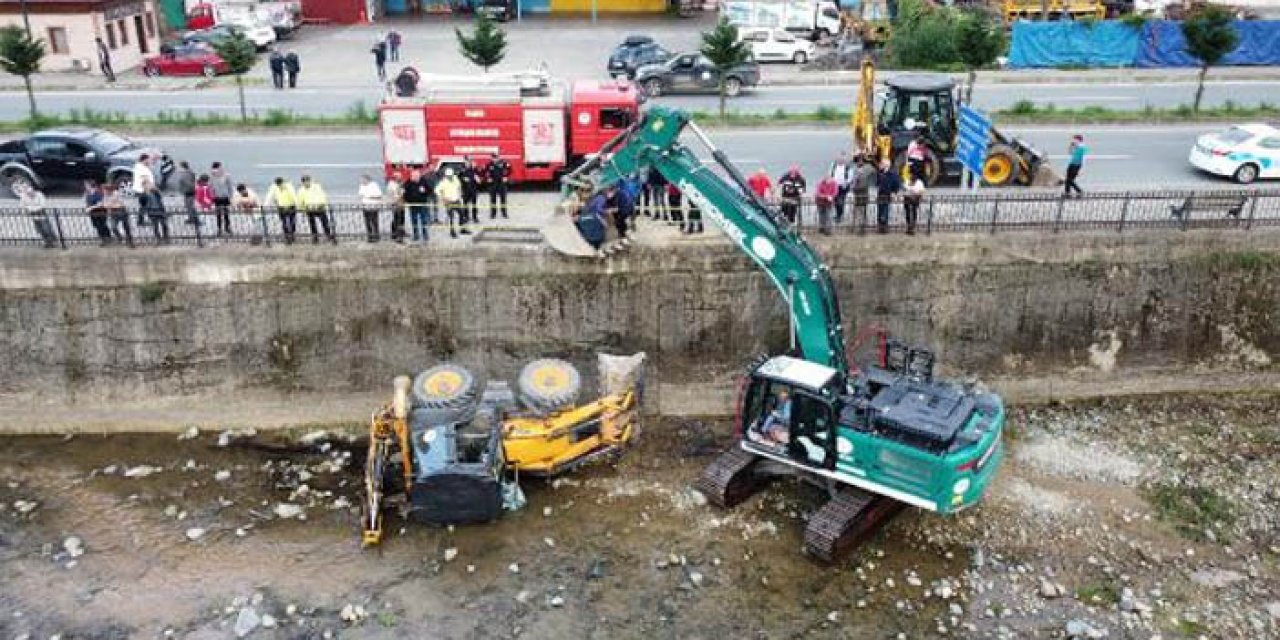 Trabzon’da iş makinesi dereye uçtu: 1 yaralı
