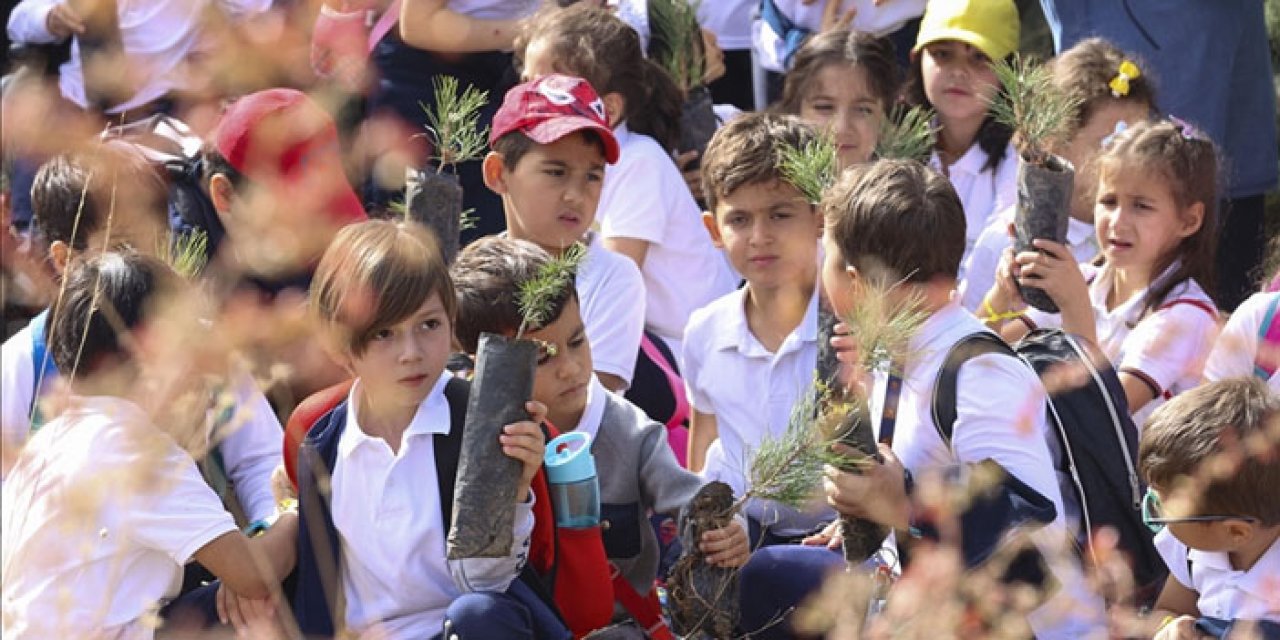 Cumhuriyet'in 100'üncü yılına özel her sınıf 100 fidan dikti