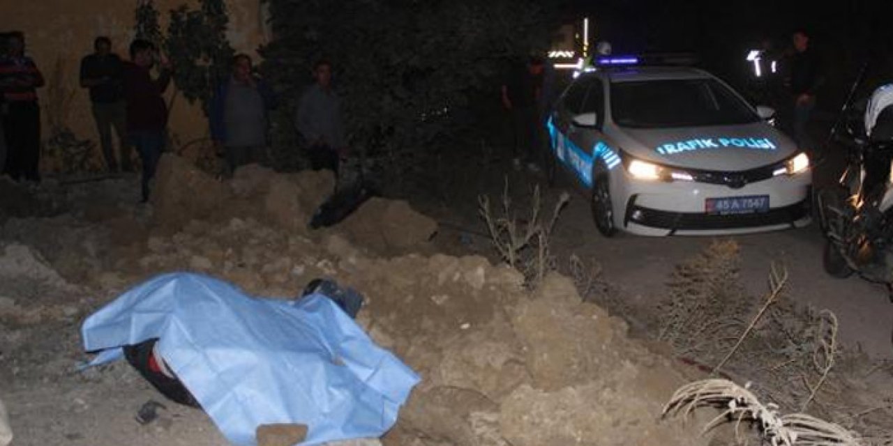 Hafif ticari araç ile motosiklet kafa kafaya girdi: 1 ölü, 1 yaralı