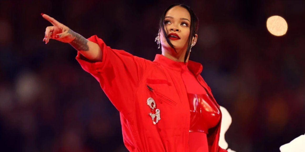 Rihanna sahnelere geri dönüyor: Fiyatı dudak uçuklattı