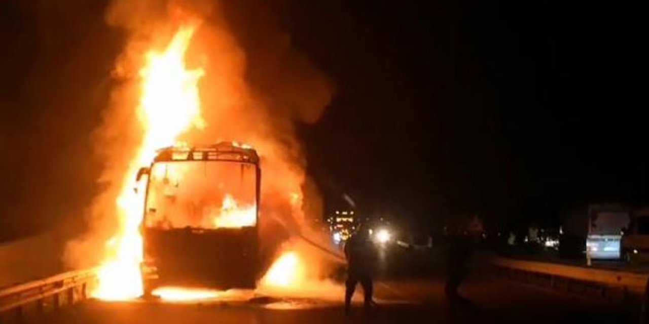 Seyir halindeki otobüs alev alev yandı