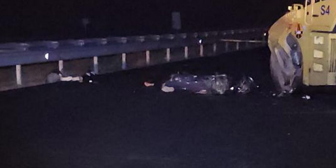 Motosiklet kapalı yola girdi; iş makinesine çarptı: 2 ölü