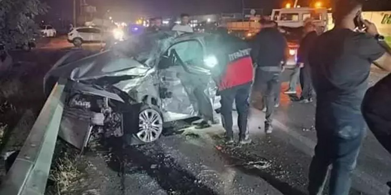 Yolcu otobüsü otomobil ile çarpıştı: 2 kişi yaralandı