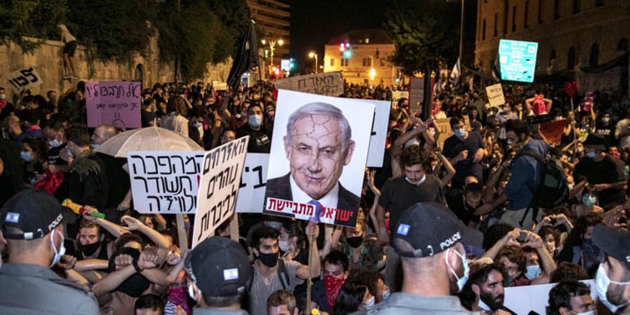 Netanyahu'nun evinin önünde protesto: ‘Katil Bibi’ diye bağırdılar