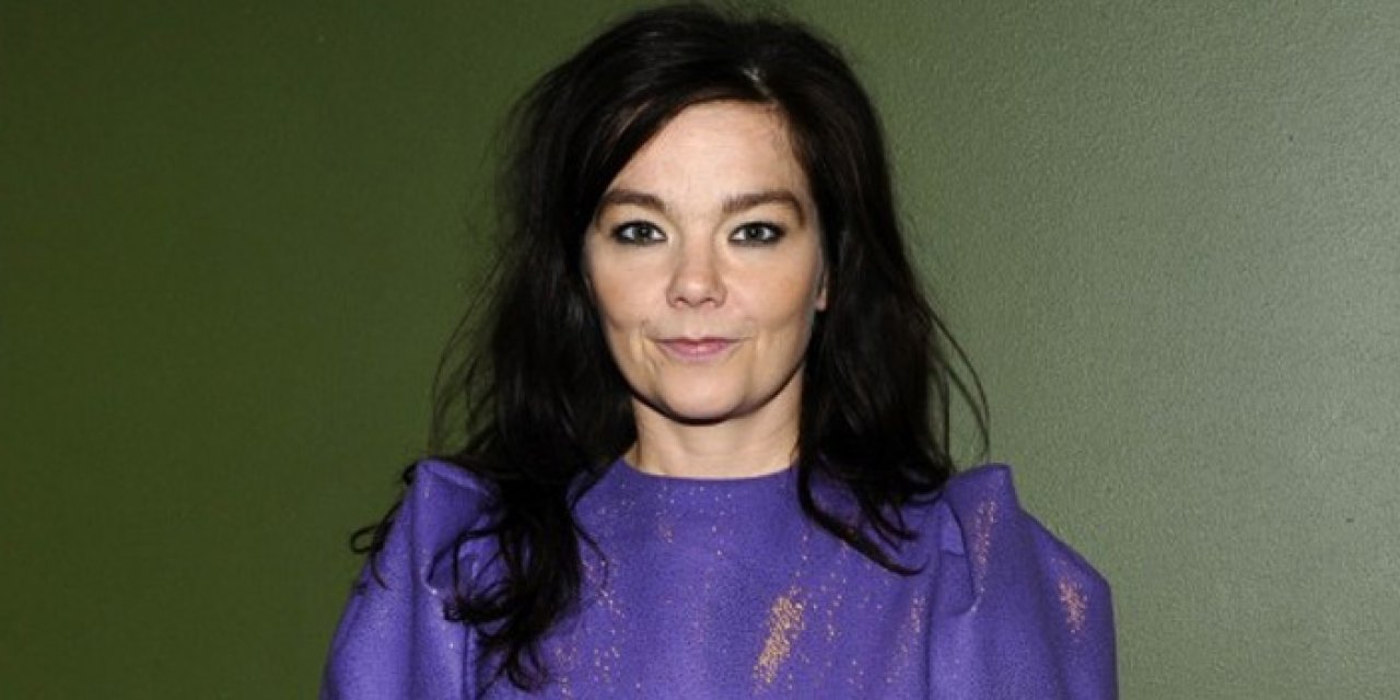 Ünlü şarkıcı Björk Filistin'e desteğini açıkladı