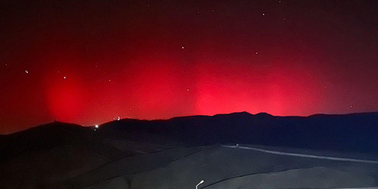 Türkiye'ye kuzey ışıkları geldi: İşte o kartpostallık görüntüler