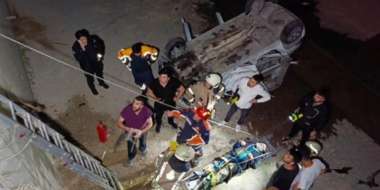 İki otomobil kafa kafaya girdi: Araçlardan biri kanala uçtu