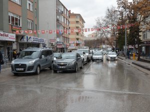 Çift sıra park trafiği kilitliyor