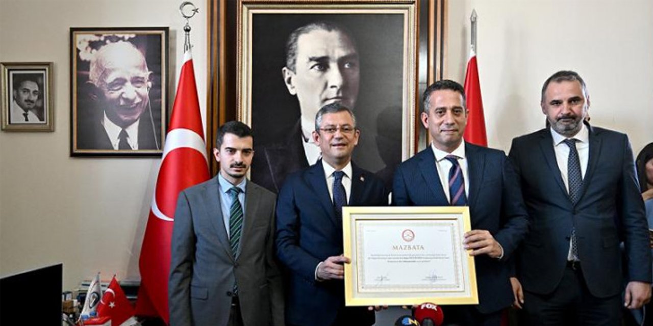 CHP Genel Başkanı Özgür Özel mazbatasını aldı