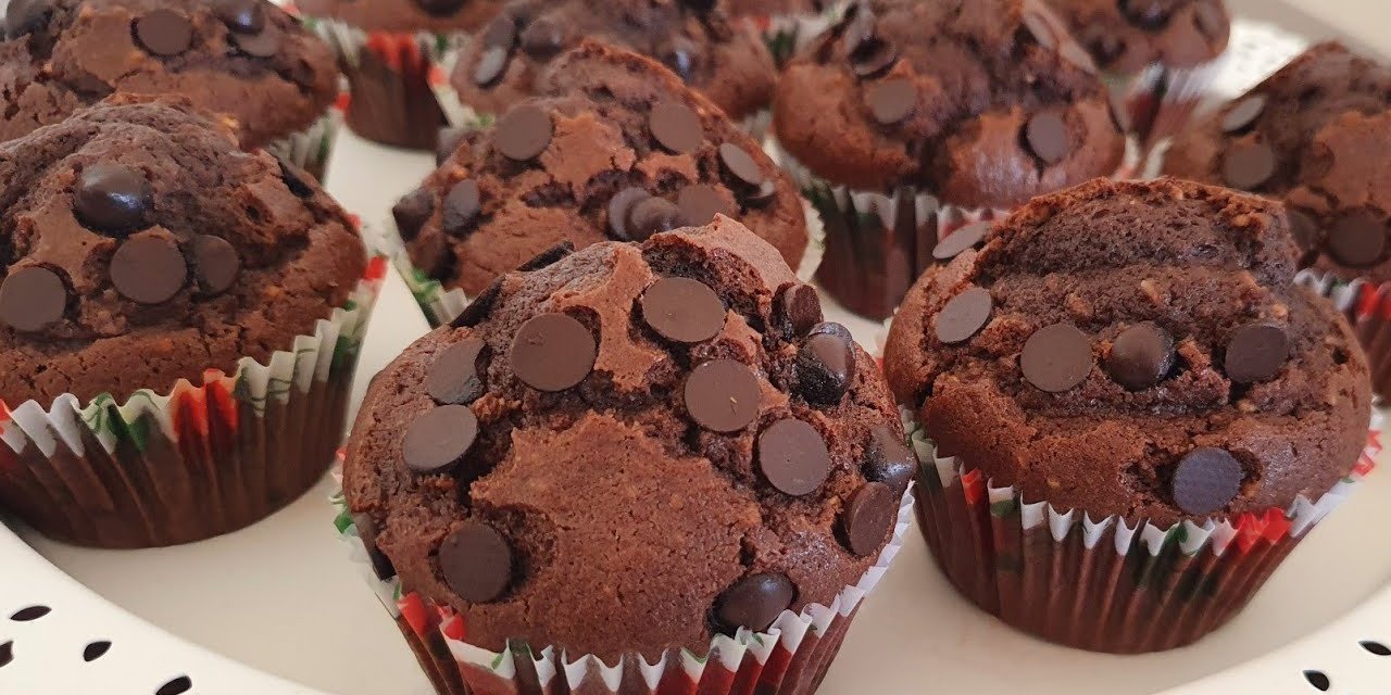 Çikolata severler bayılacak! Browni tadında Çikolatalı Muffin