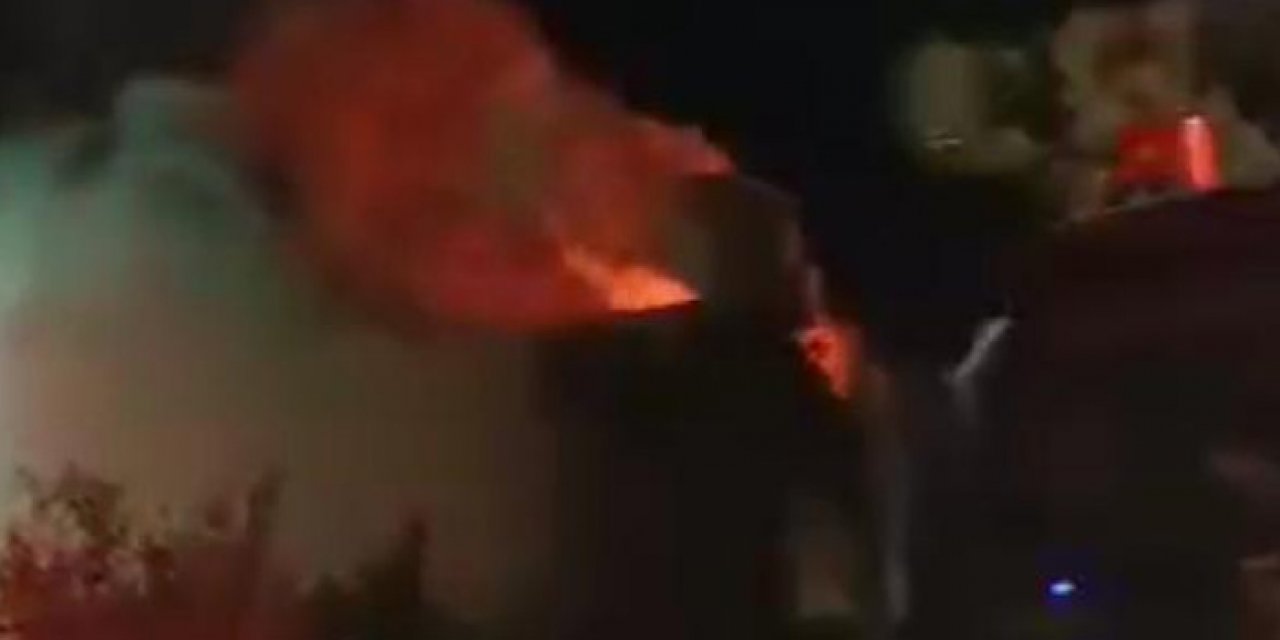 Villanın çatısı cayır cayır yandı