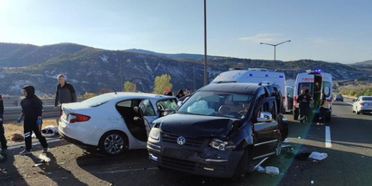 Ankara Kızılcahamam'da 6 araç birbirine girdi: 6 yaralı