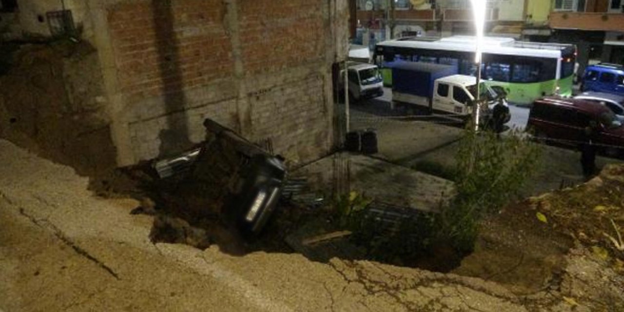 İstinat duvarı uçtu: Park halindeki araç boşluğa düştü