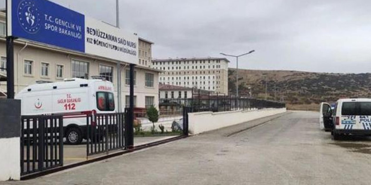 117 kız öğrenci zehirlenme şüphesiyle hastaneye koştu