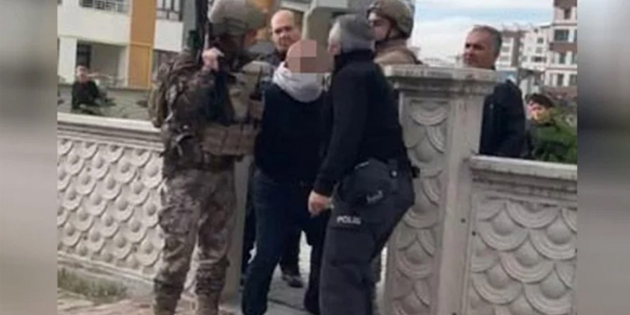 Evini ateşe verip kapıyı kilitledi: Özel harekat polisleri devreye girdi