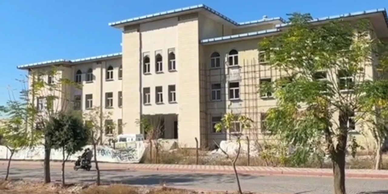 Manisa'da inşaattan düşen işçi yaşamını yitirdi