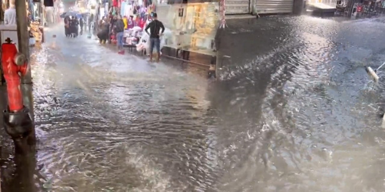 Kemeraltı Çarşısını su bastı