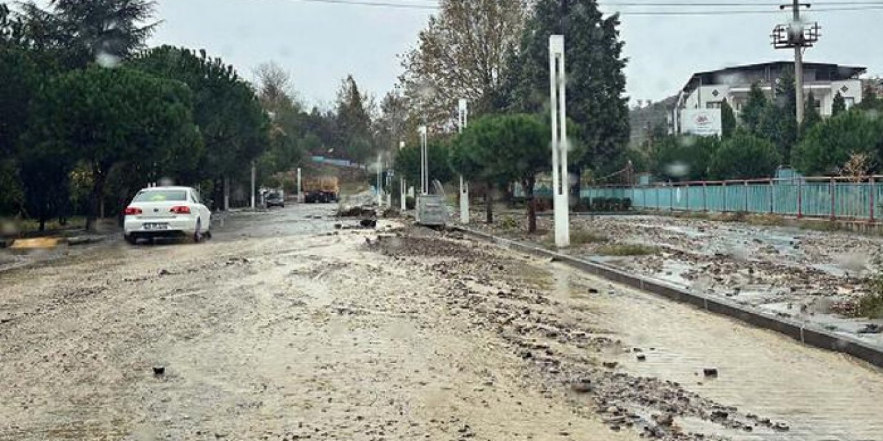 Manisa'da cadde ve sokaklar göle döndü