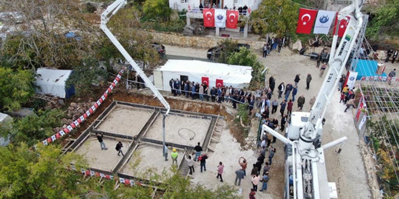 Depremin yaraları sarılmaya devam ediyor: Yerinde dönüşümün ilk temeli atıldı