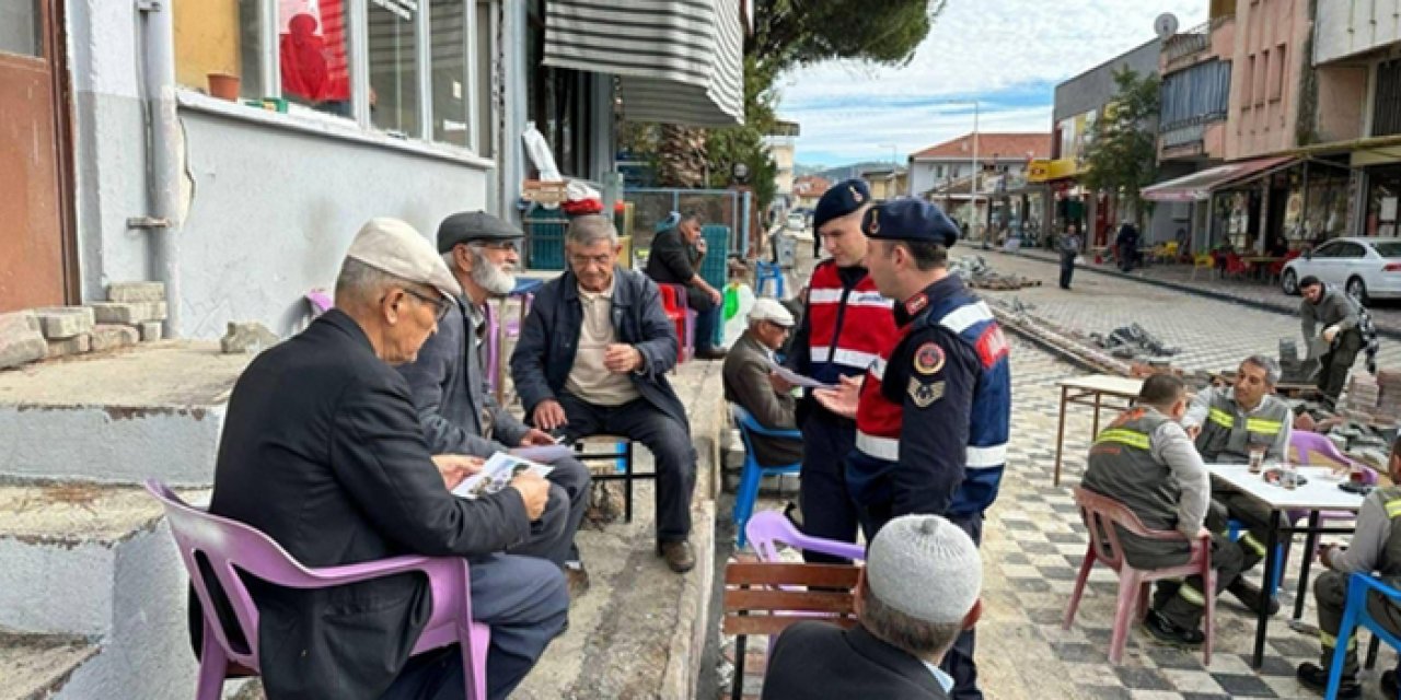 Jandarma dolandırıcılığa karşı vatandaşları bilgilendirdi