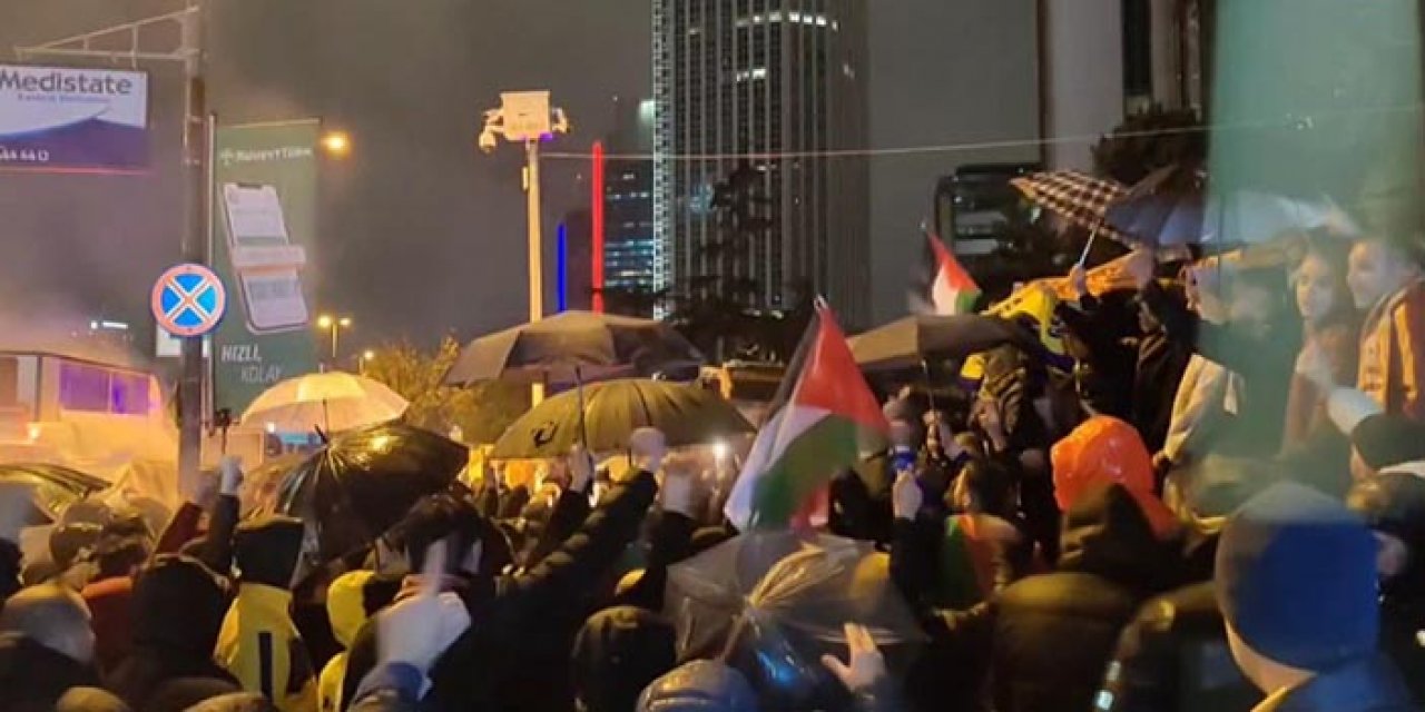 Taraftar grupları İsrail’i omuz omuza protesto etti